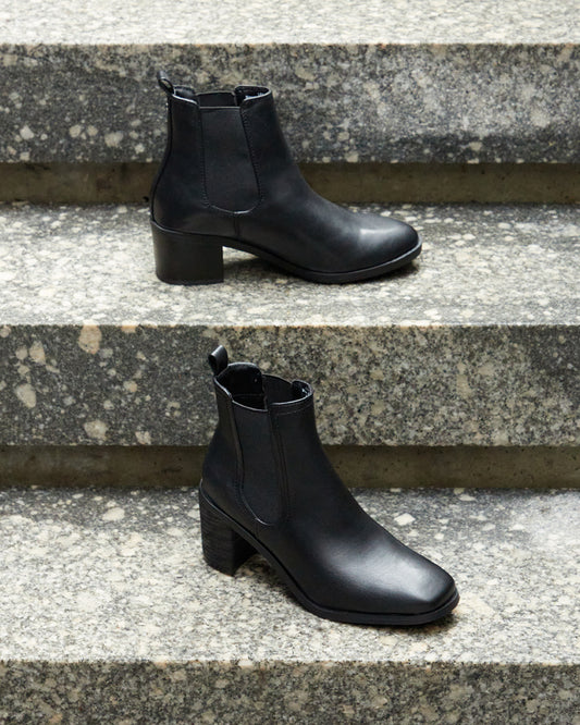 DINGO Round Toe Ankle Boots