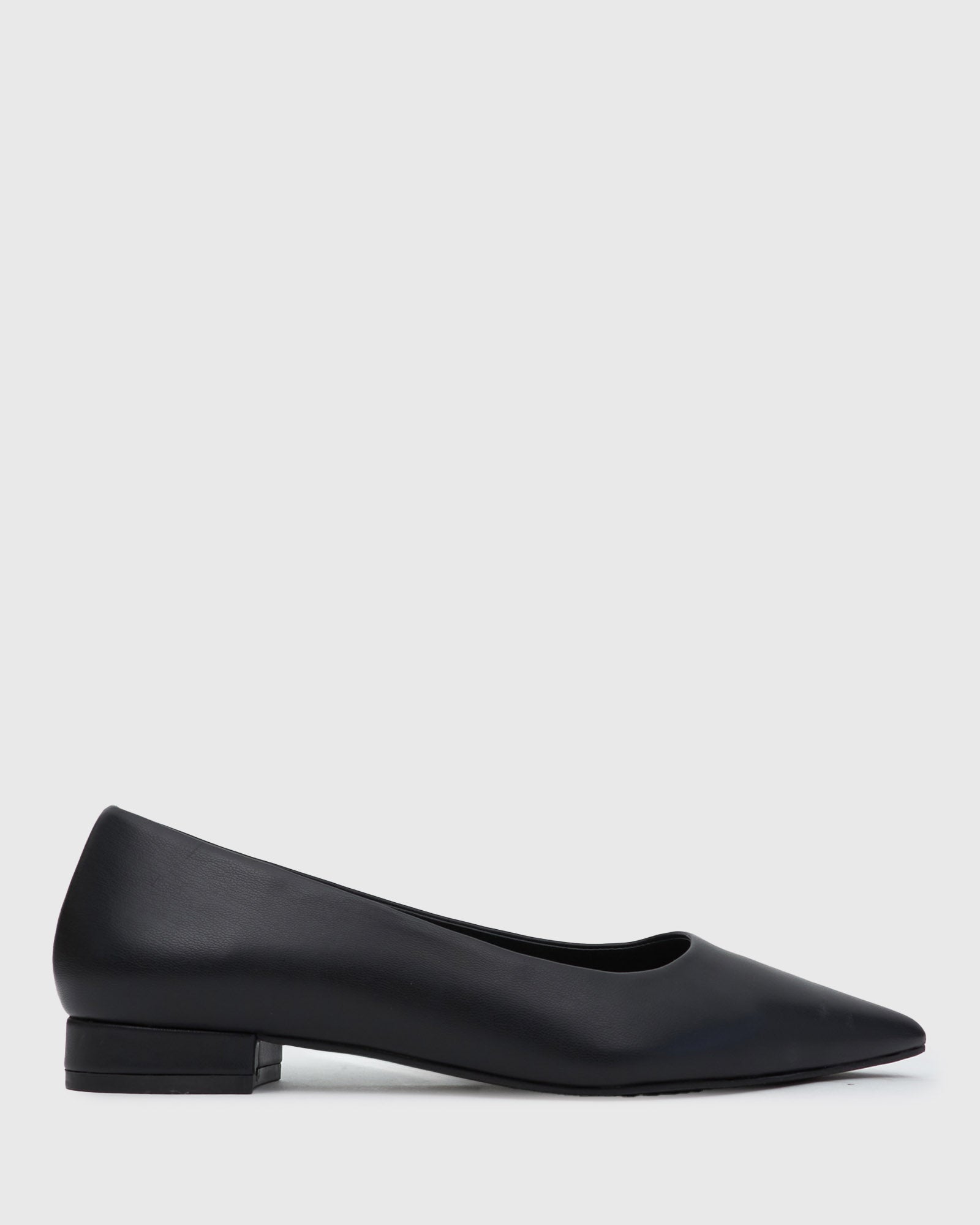 betts MEGA Vegan Point Flats