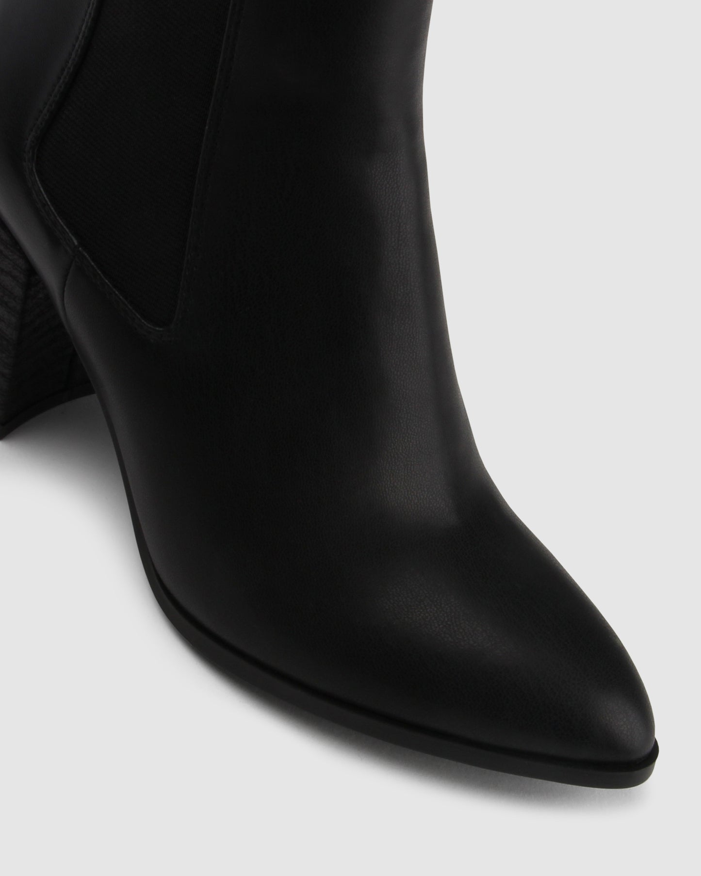COURTNEY Heeled Chelsea Boots